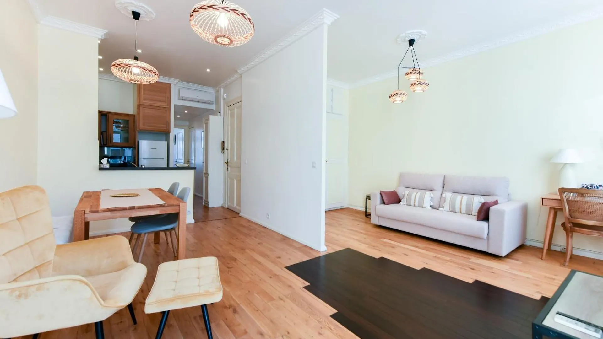 Le Constantin Avec Balcon, Emplacement Privilegie Pour 2 Personnes Dans Le Centre Cannes