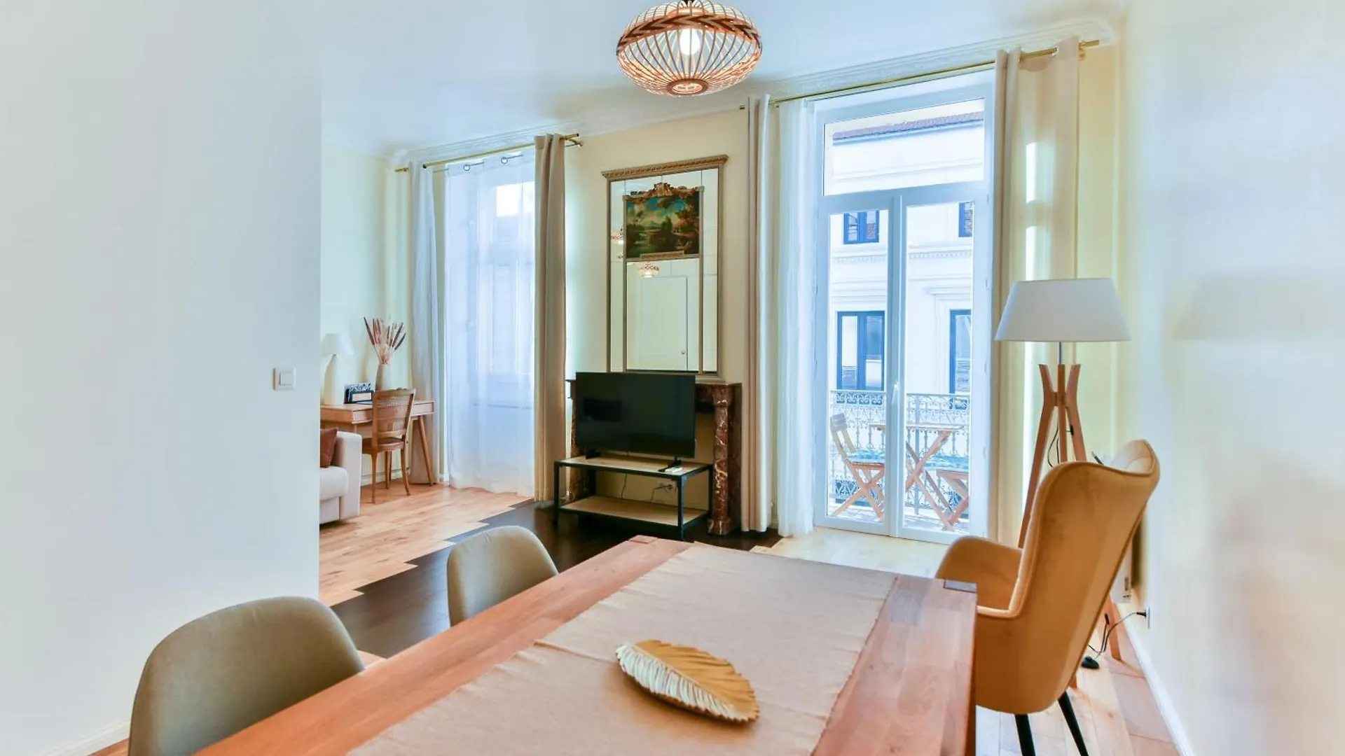 Apartment Le Constantin Avec Balcon, Emplacement Privilegie Pour 2 Personnes Dans Le Centre Cannes France