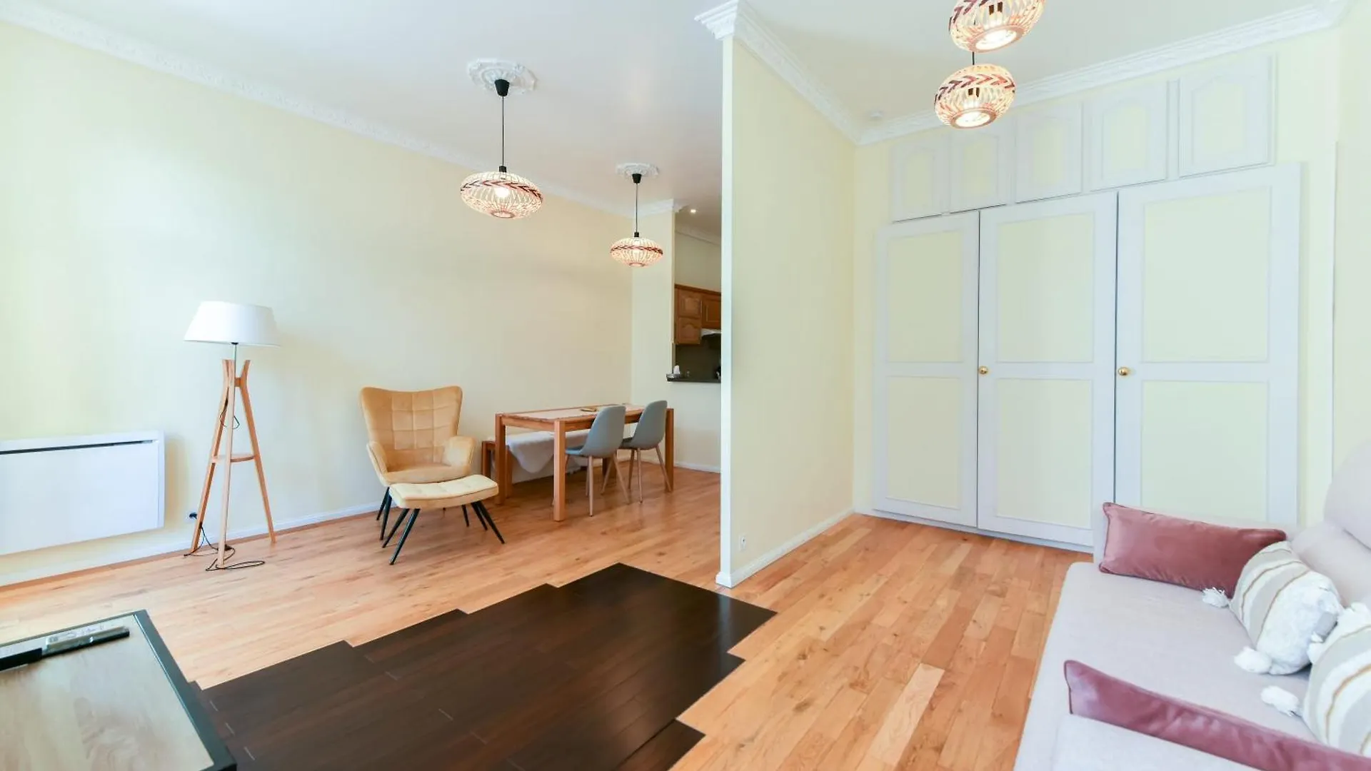 Le Constantin Avec Balcon, Emplacement Privilegie Pour 2 Personnes Dans Le Centre Cannes Apartment
